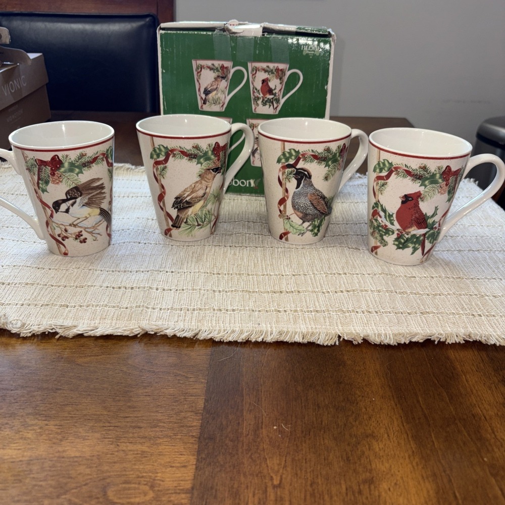 4 Christmas Birds Festive Ribbon Tall Coffee Mugs New In Box